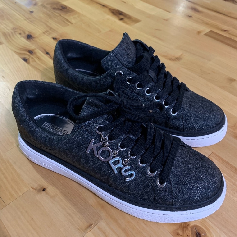 Michael Kors Black Sneakers Sleek Low-Top Design